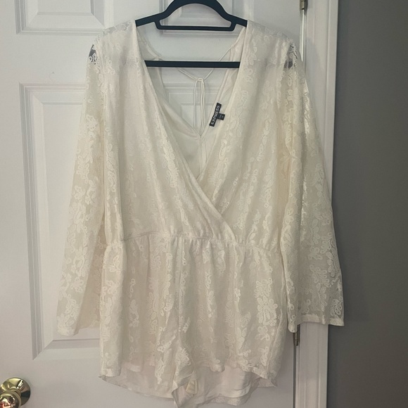 White Lace Romper - Picture 2 of 4